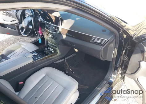 2010 Mercedes-Benz E 550 4Matic из США, поврежденный, VIN WDDHF9AB4AA180137